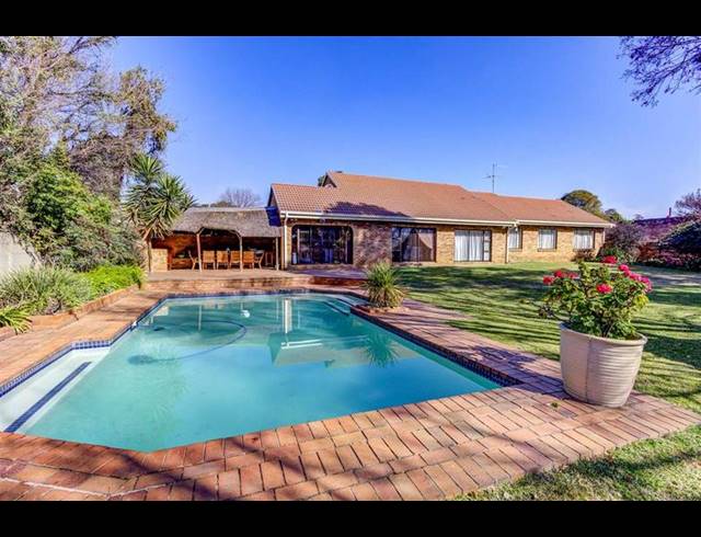 4 BEDROOM HOUSE FOR SALE IN PARKHILL GARDENS